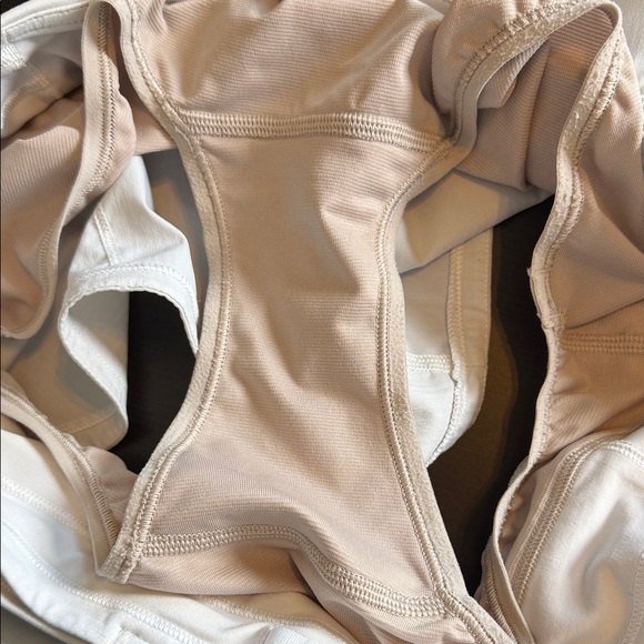 Lululemon Speed Up Short *2.5" White Size 6 Running Pockets Lined EUC - Picture 8 of 11